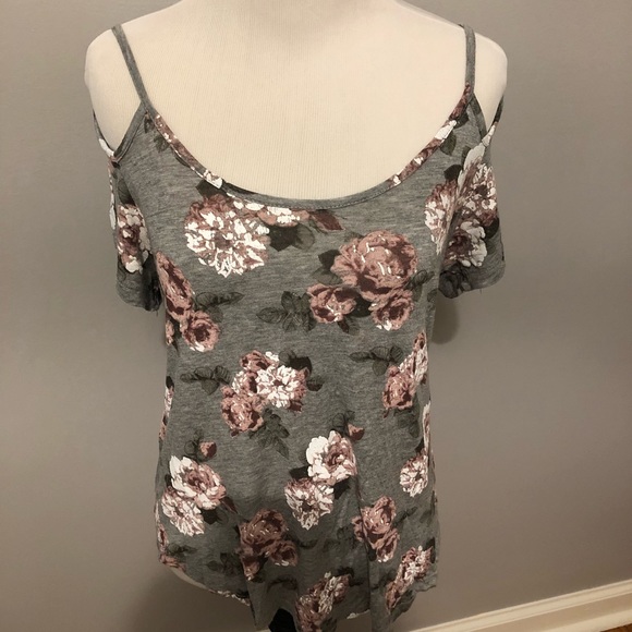 Rue21 Tops - Flower print shirt with cut out shoulders